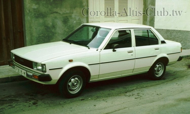 Toyota_Corolla_E70_4_door_sedan.jpg